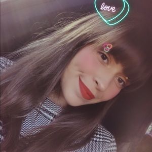 Meet your Posher, Oriana